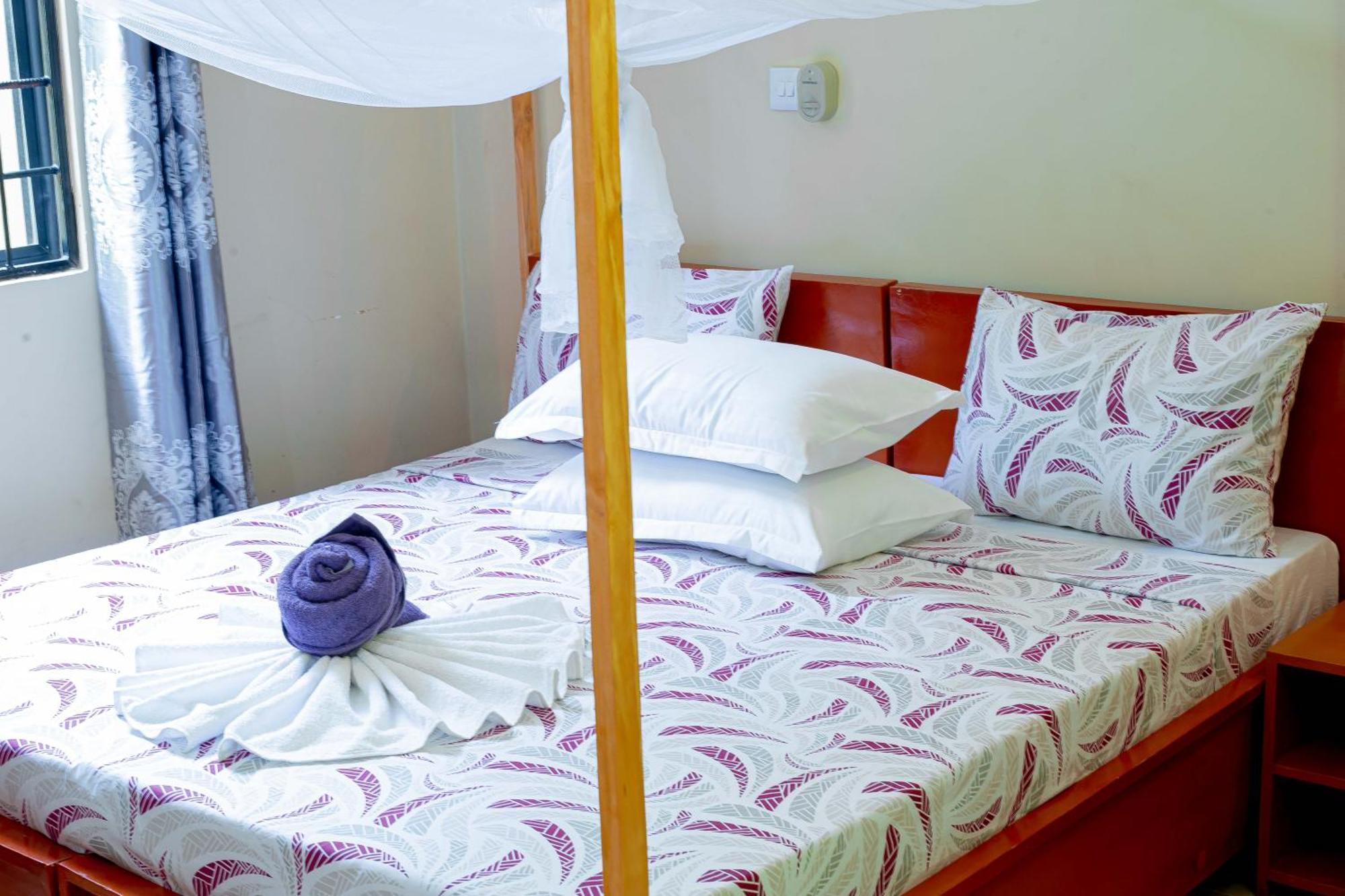 L&J Modern Backpackers Bnb Dar es Salaam Esterno foto