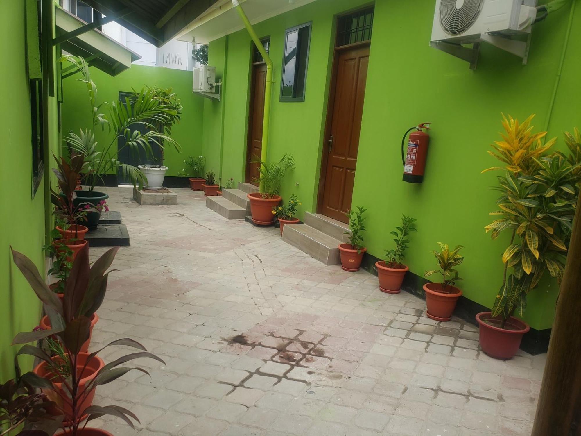 L&J Modern Backpackers Bnb Dar es Salaam Esterno foto