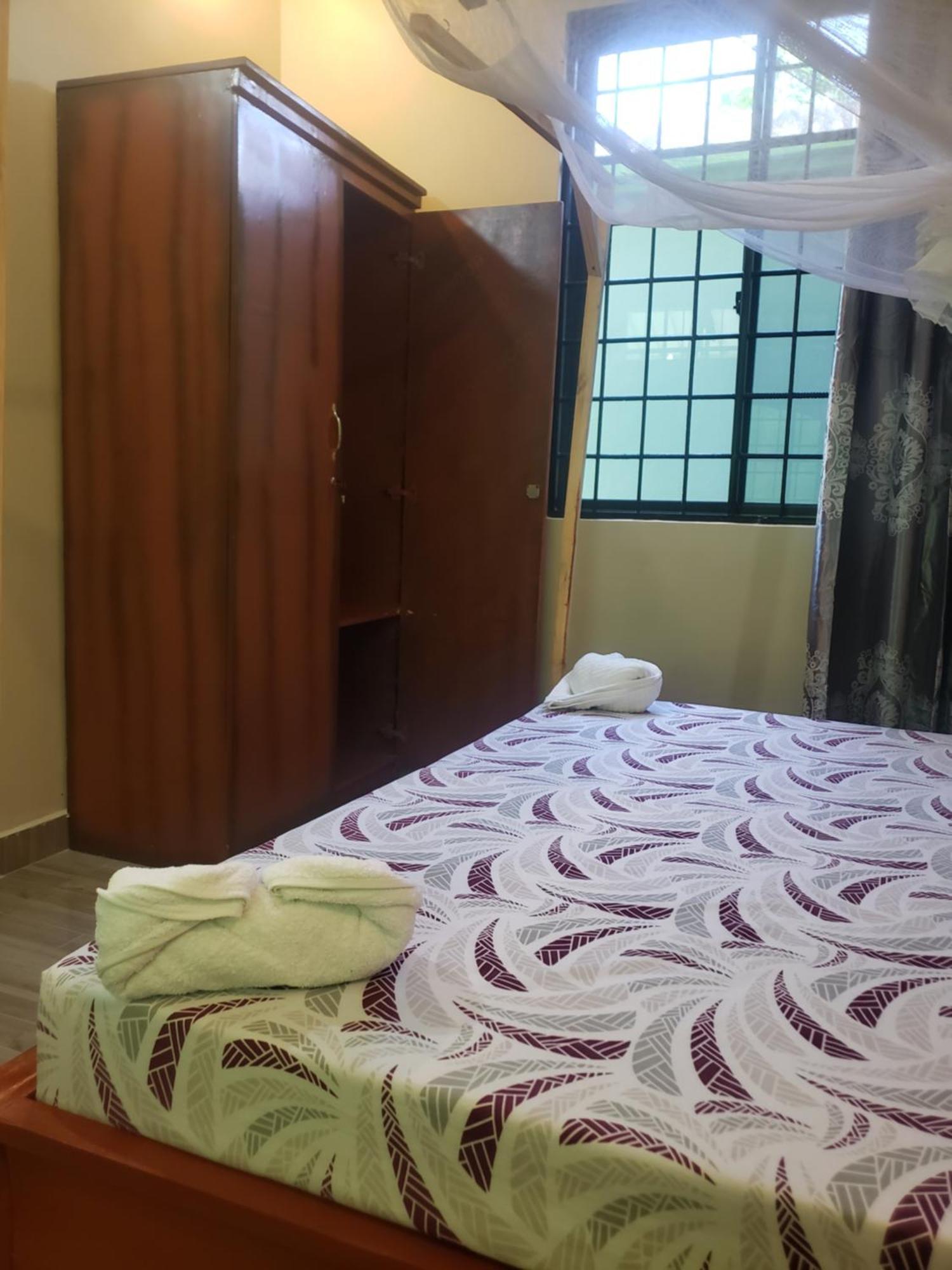 L&J Modern Backpackers Bnb Dar es Salaam Esterno foto