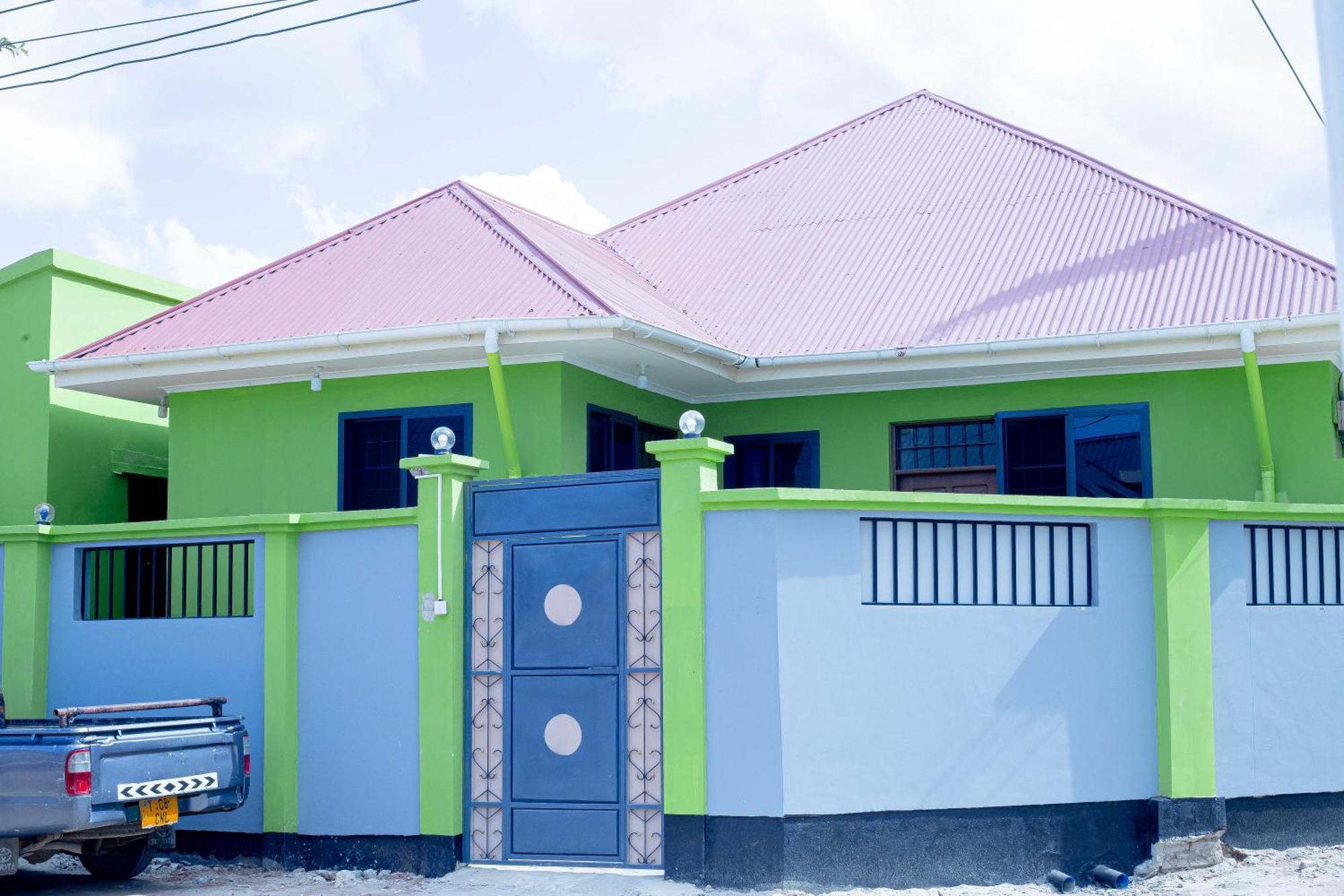 L&J Modern Backpackers Bnb Dar es Salaam Esterno foto