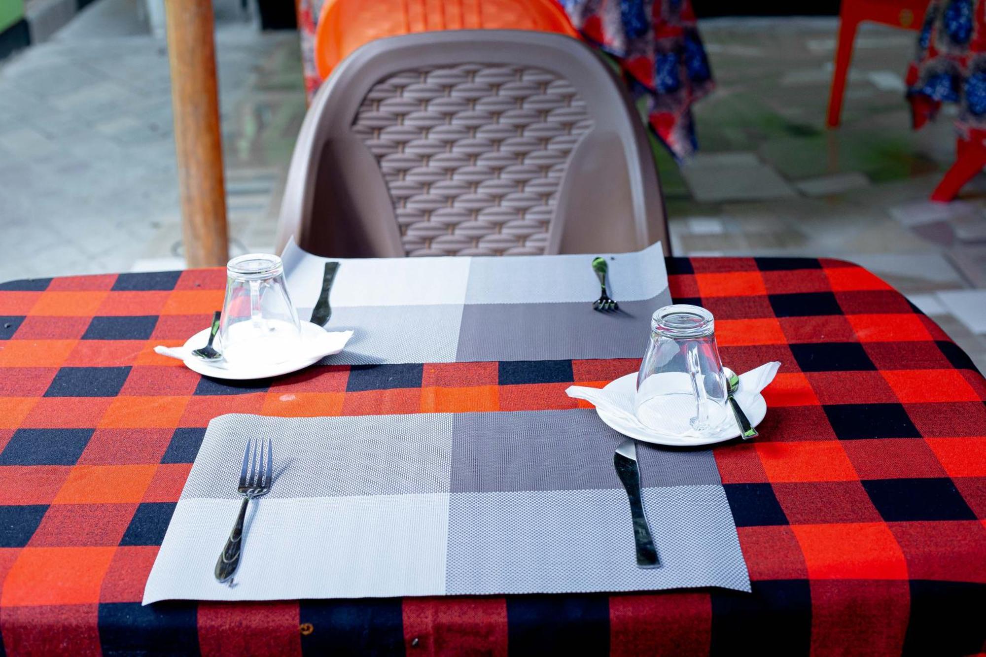 L&J Modern Backpackers Bnb Dar es Salaam Esterno foto