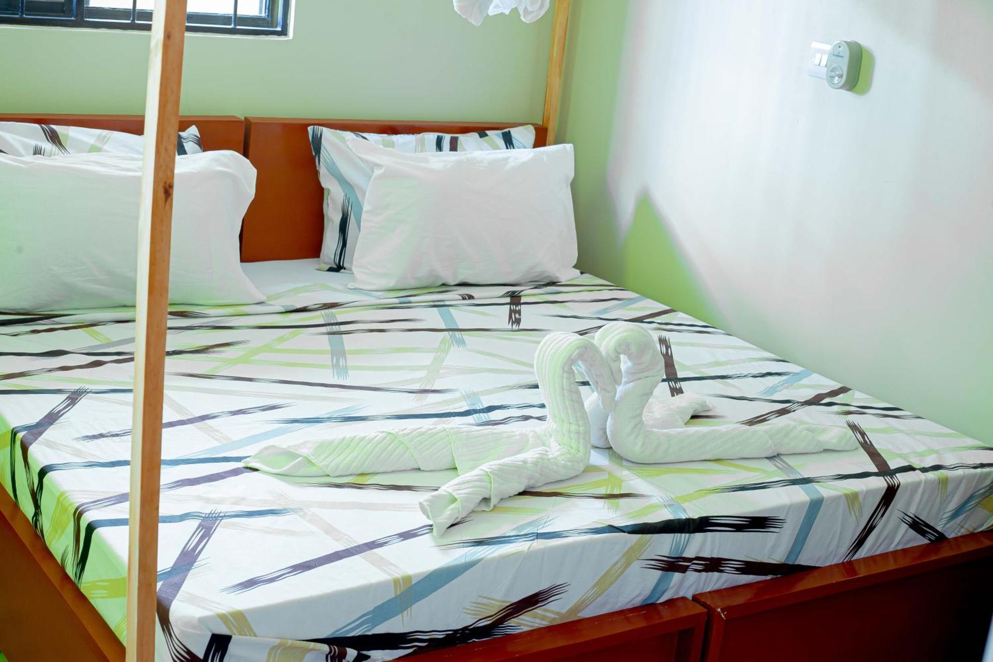 L&J Modern Backpackers Bnb Dar es Salaam Esterno foto