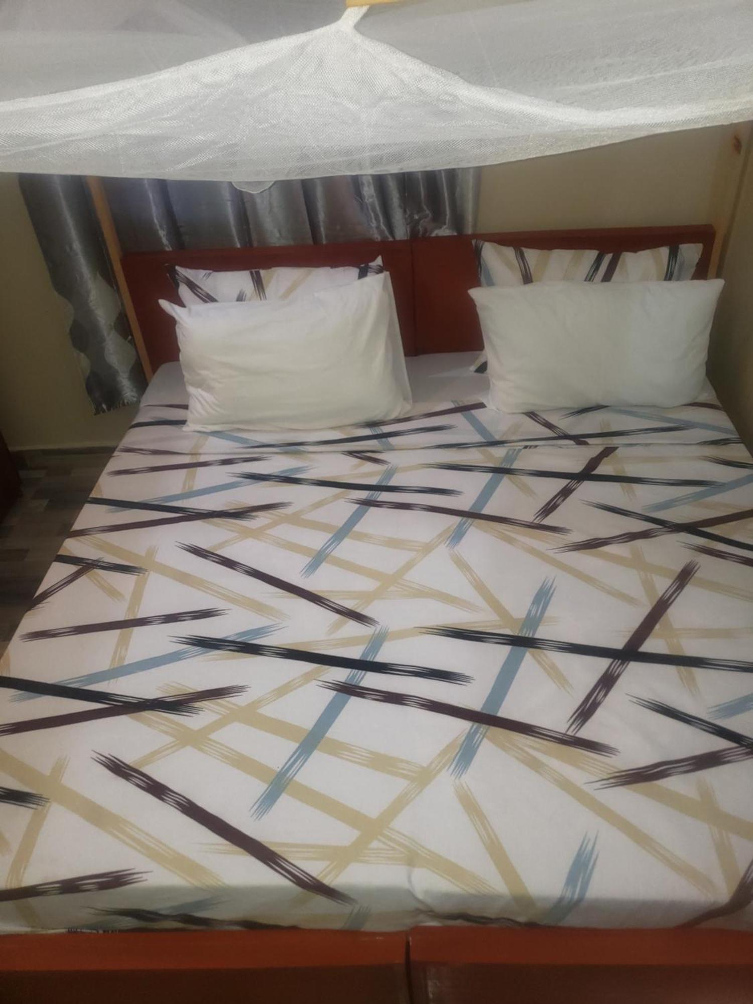 L&J Modern Backpackers Bnb Dar es Salaam Esterno foto
