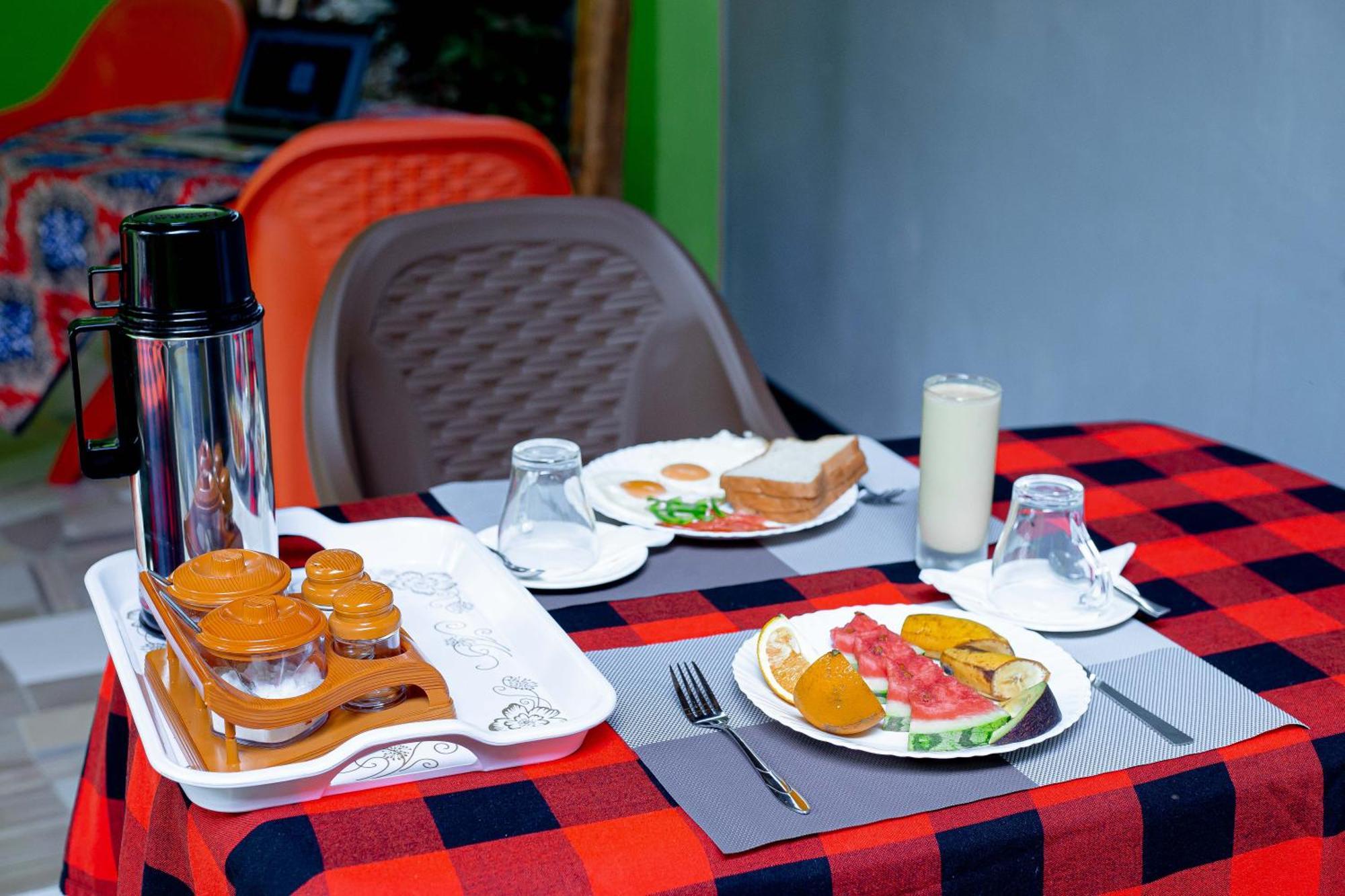 L&J Modern Backpackers Bnb Dar es Salaam Esterno foto