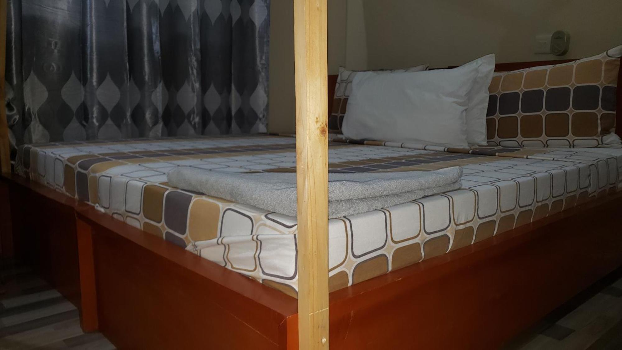 L&J Modern Backpackers Bnb Dar es Salaam Esterno foto
