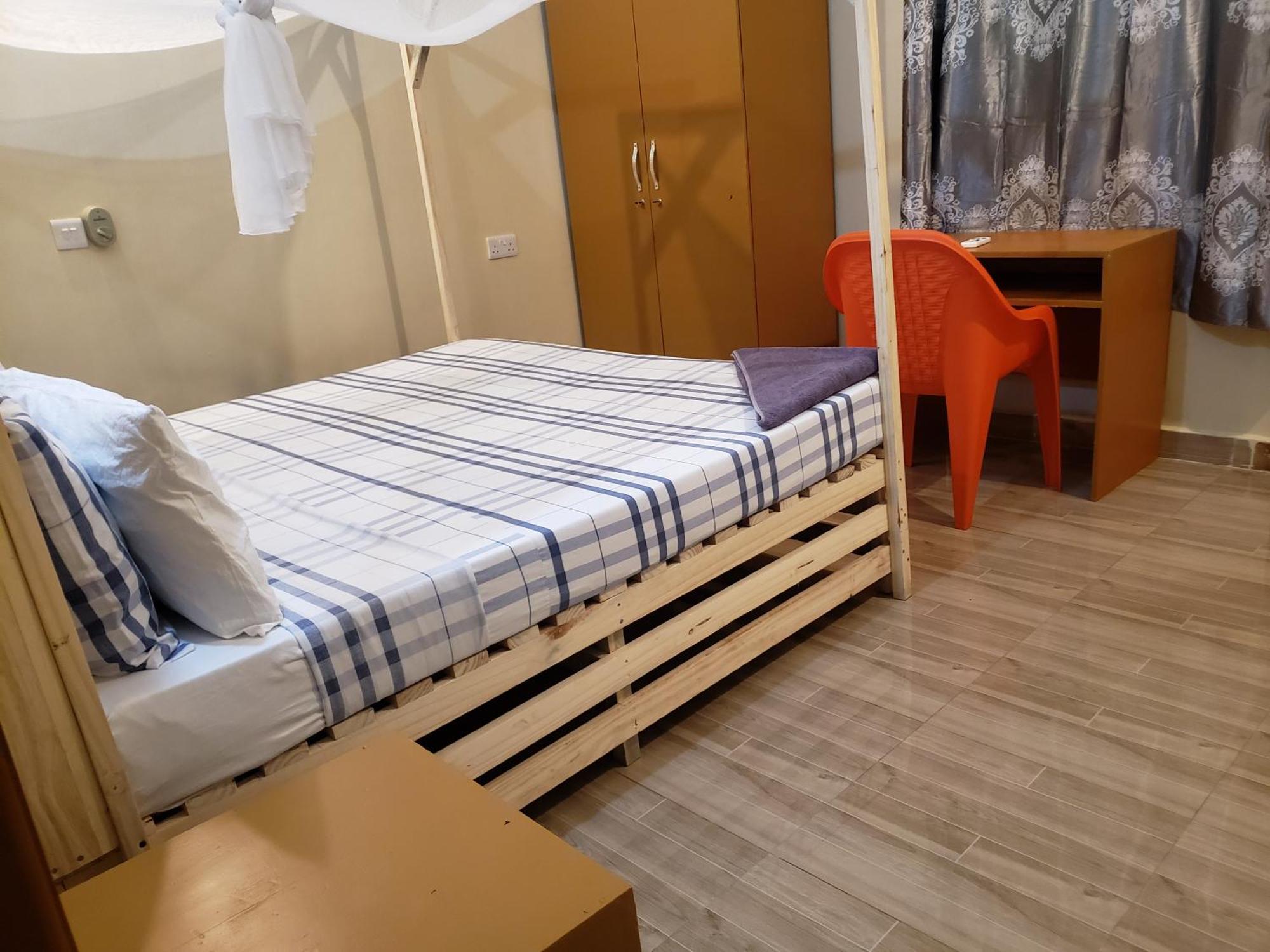 L&J Modern Backpackers Bnb Dar es Salaam Esterno foto