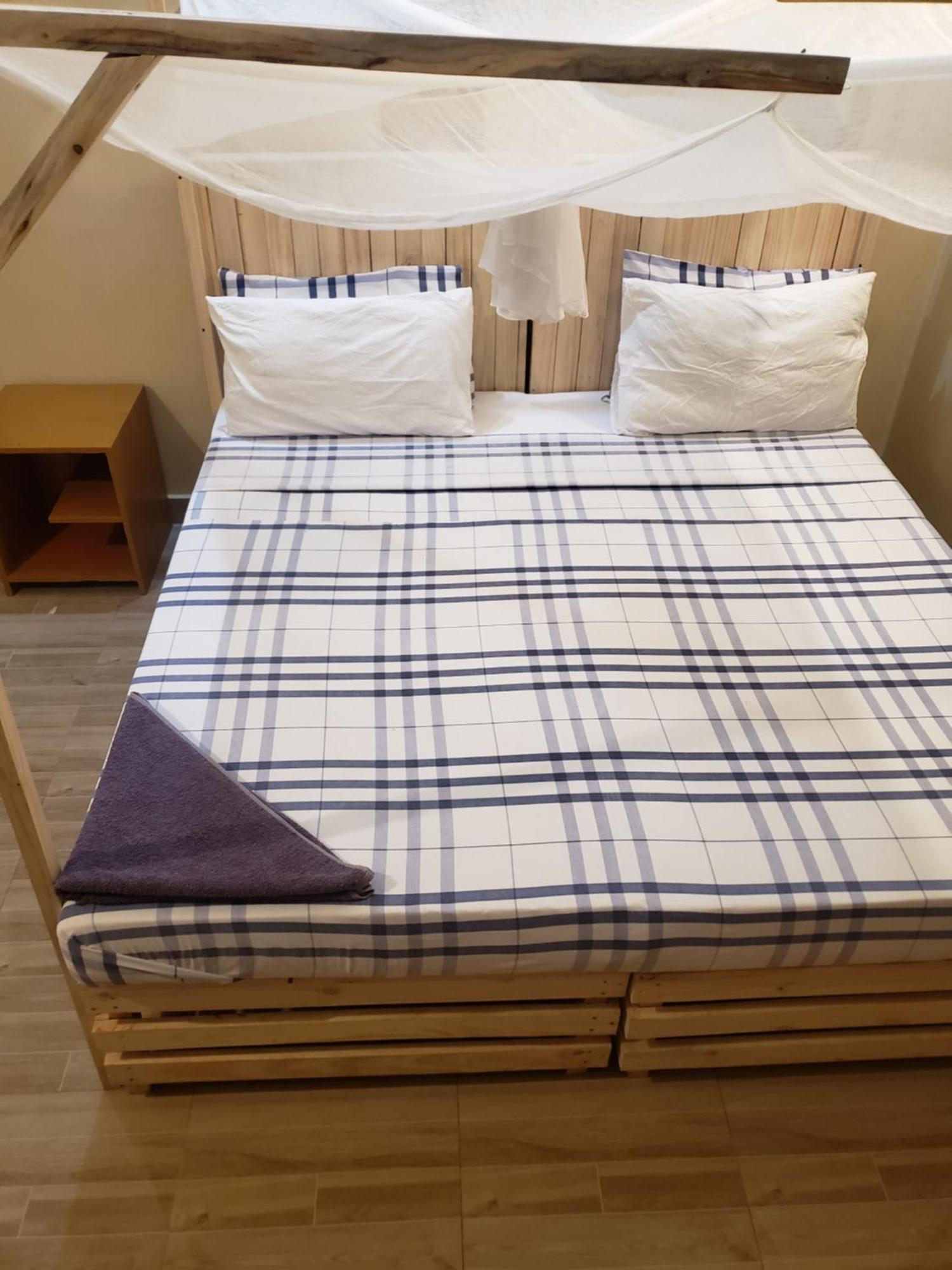 L&J Modern Backpackers Bnb Dar es Salaam Esterno foto