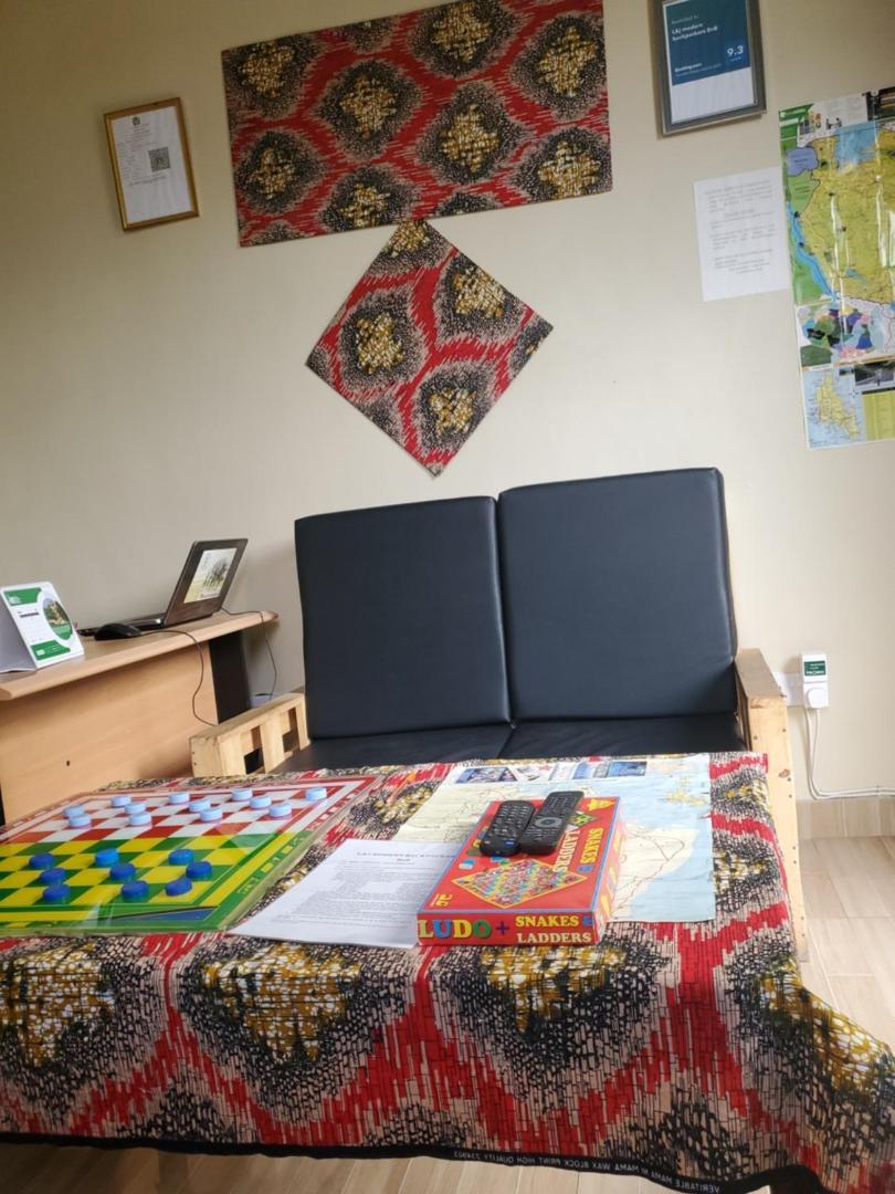 L&J Modern Backpackers Bnb Dar es Salaam Esterno foto