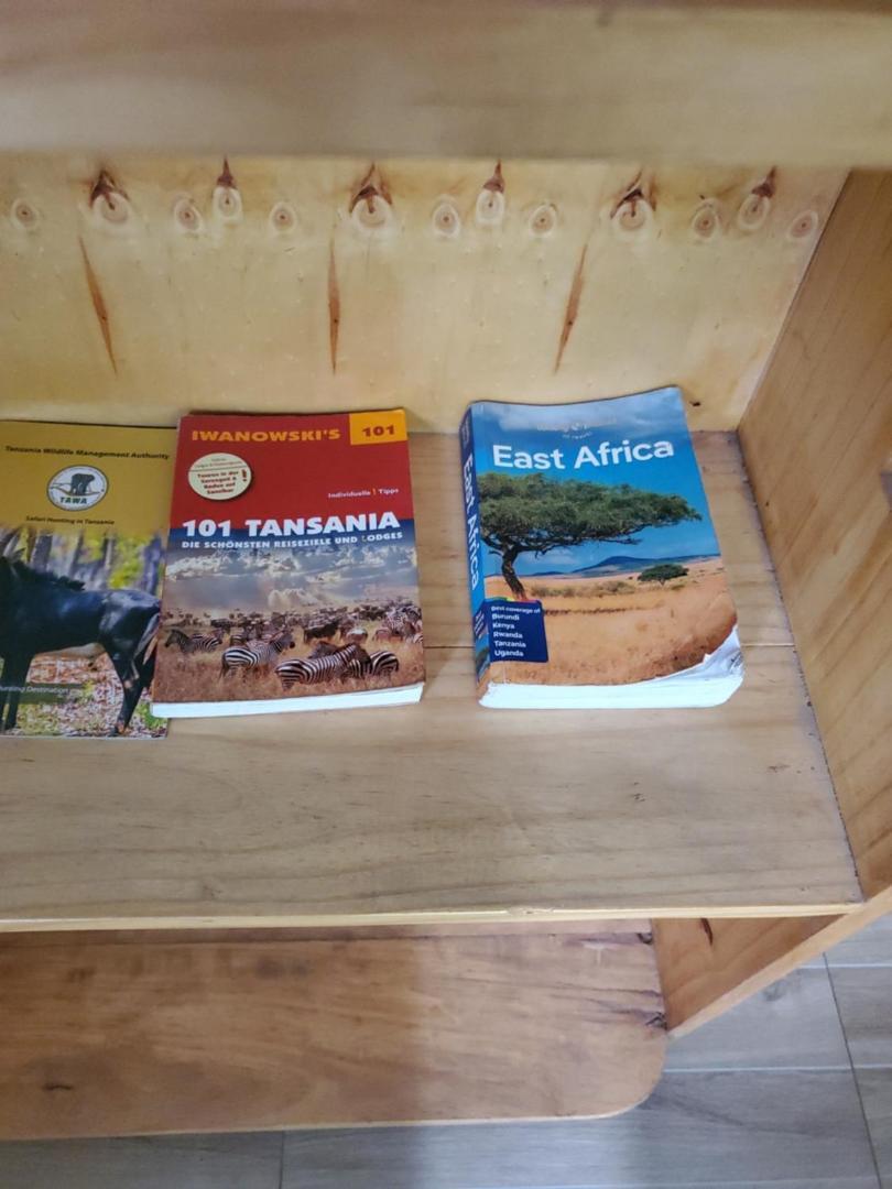 L&J Modern Backpackers Bnb Dar es Salaam Esterno foto