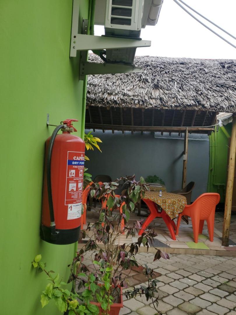 L&J Modern Backpackers Bnb Dar es Salaam Esterno foto