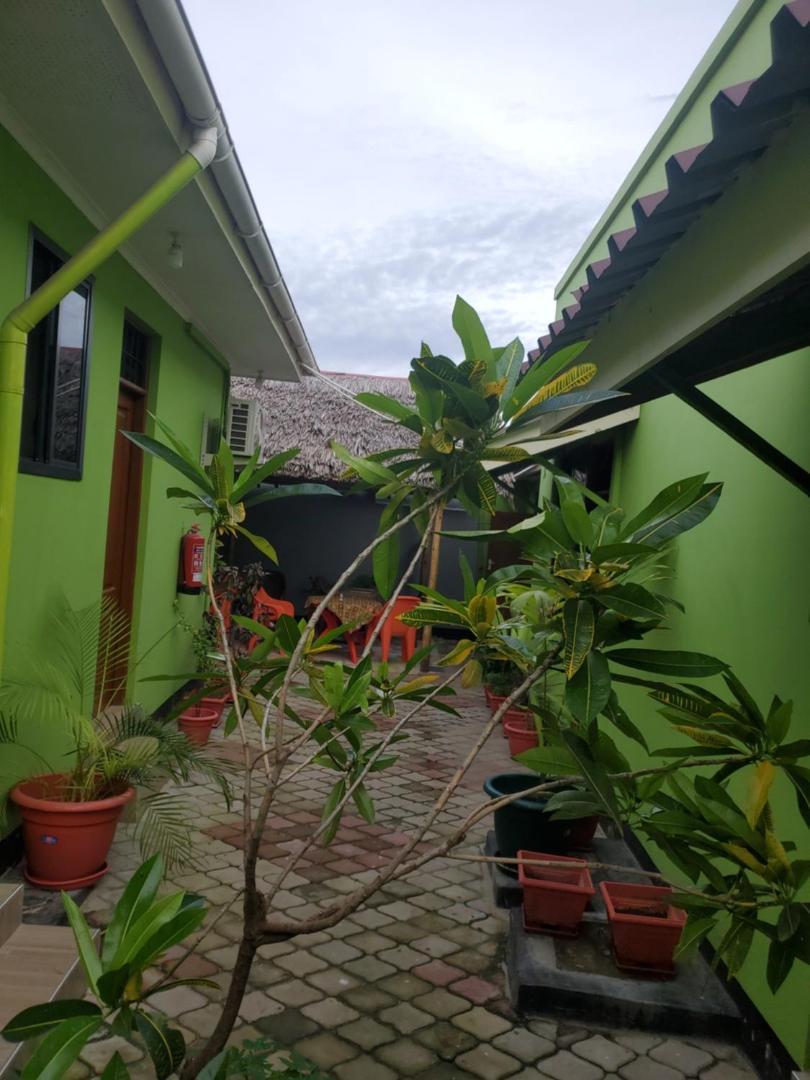 L&J Modern Backpackers Bnb Dar es Salaam Esterno foto